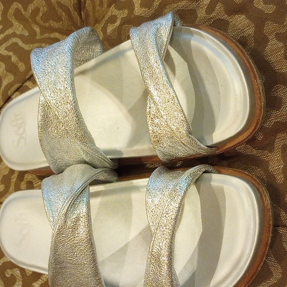SOFT Sandals - Picture 2 of 6
